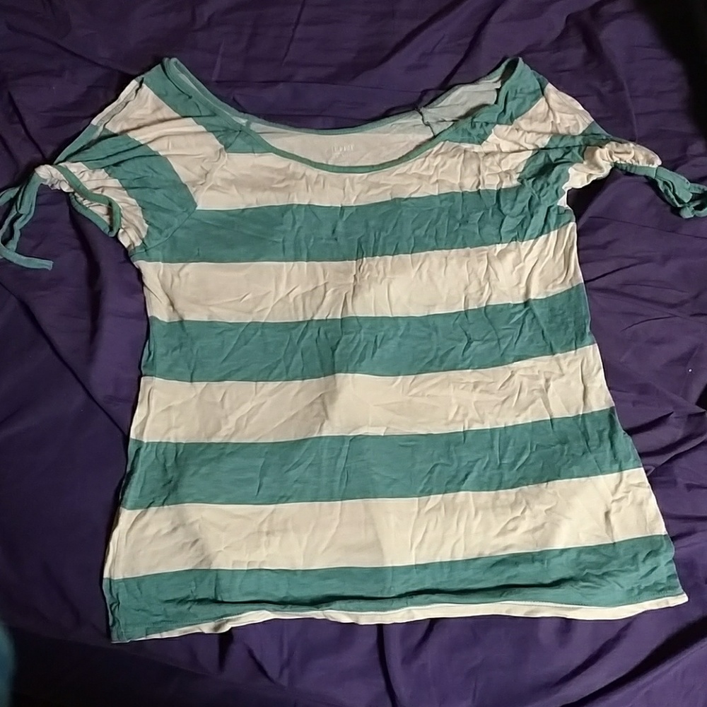 Striped shoulder hole t shit